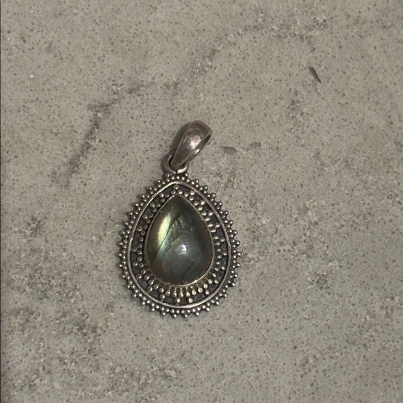 Jewelry - Elegant Bohemian style Silver and Gray Teardrop Labradorite pendant